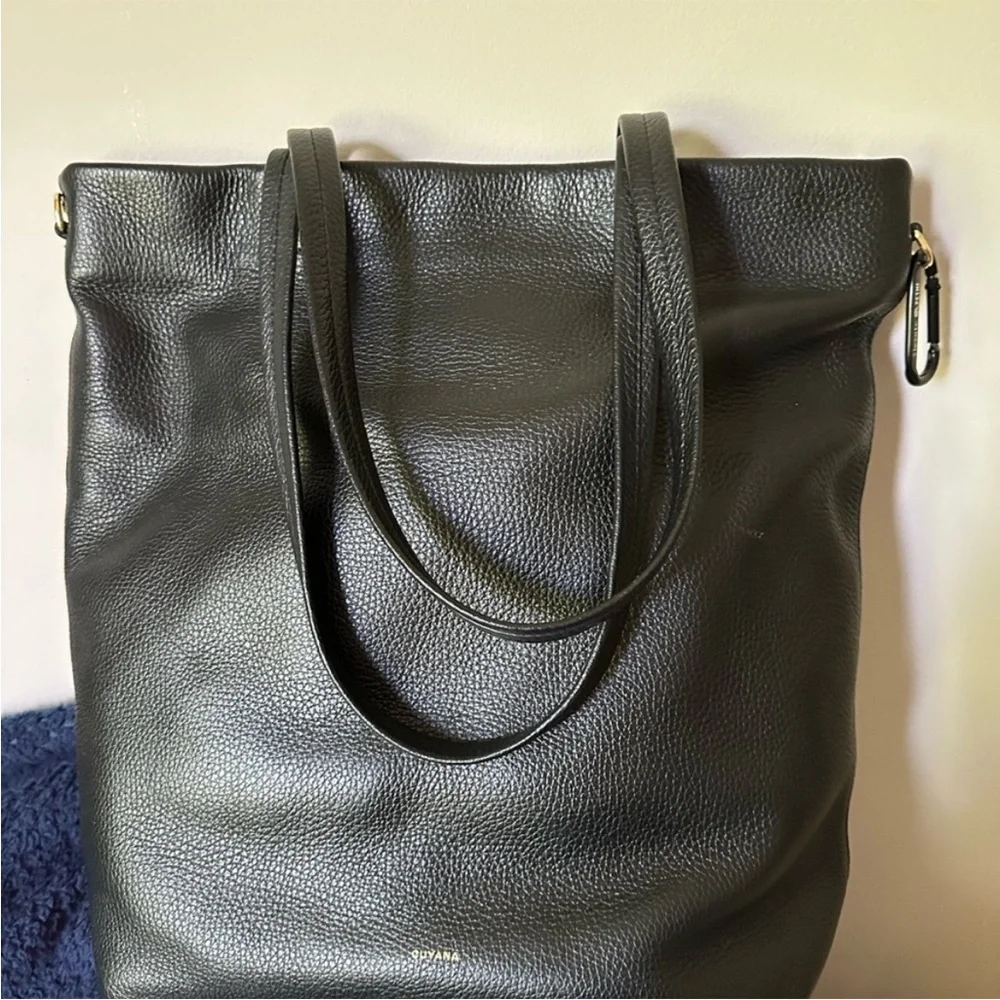 Cuyana Tall Easy Zipper Tote Black with Tall Easy Tote Insert - Picture 12 of 14
